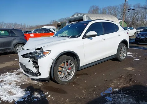 2018 Alfa Romeo Stelvio Ti Sport Awd z USA, uszkodzony, nr VIN ZASFAKNN3J7B86401